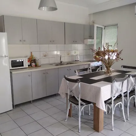 Gorginas * Néa Péramos